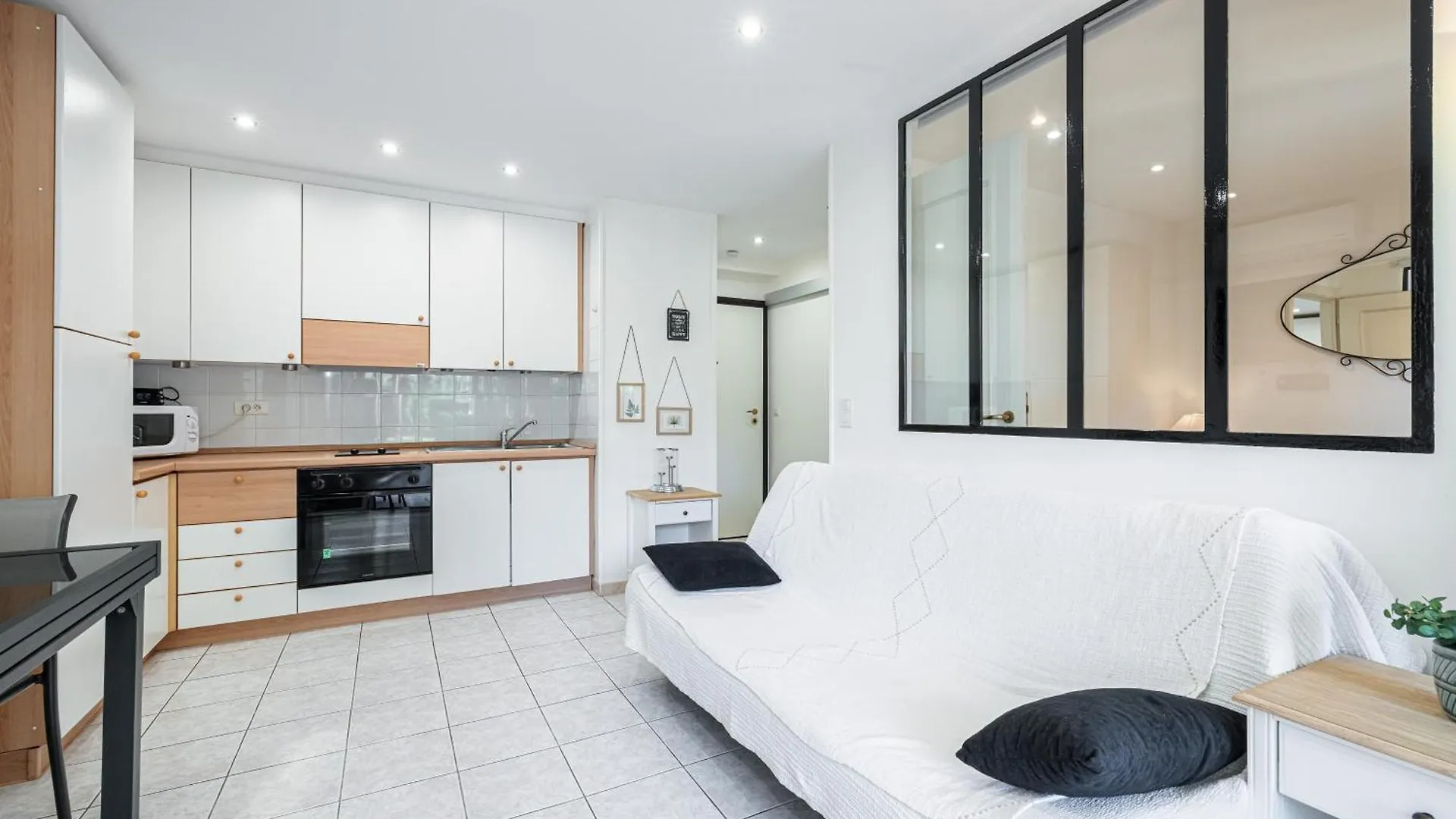 St Laurent - Appartement Au Calme Avec Terrasse & Parking Menton