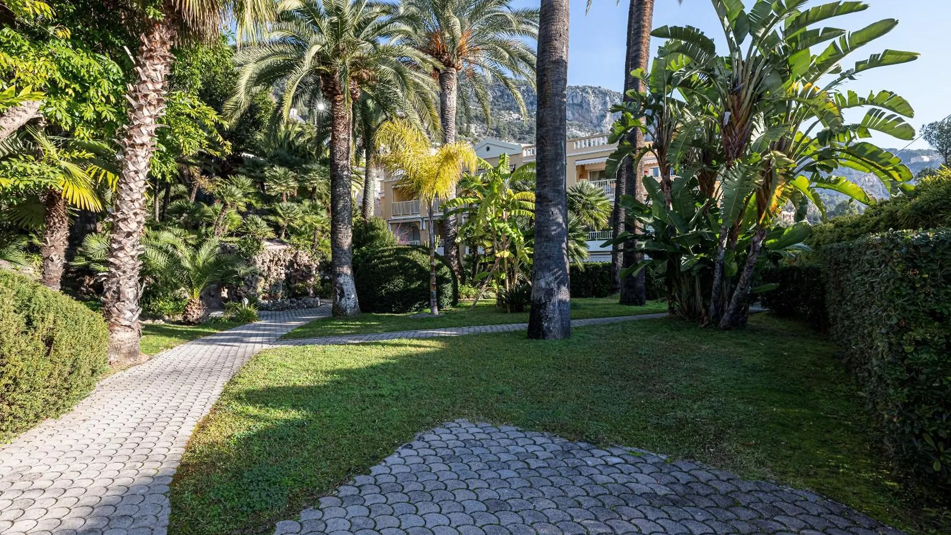St Laurent - Appartement Au Calme Avec Terrasse & Parking Menton