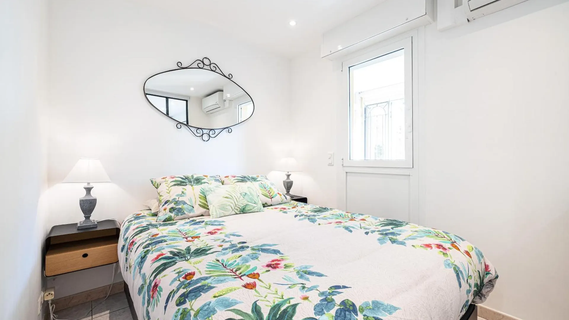 St Laurent - Appartement Au Calme Avec Terrasse & Parking Menton Apartment