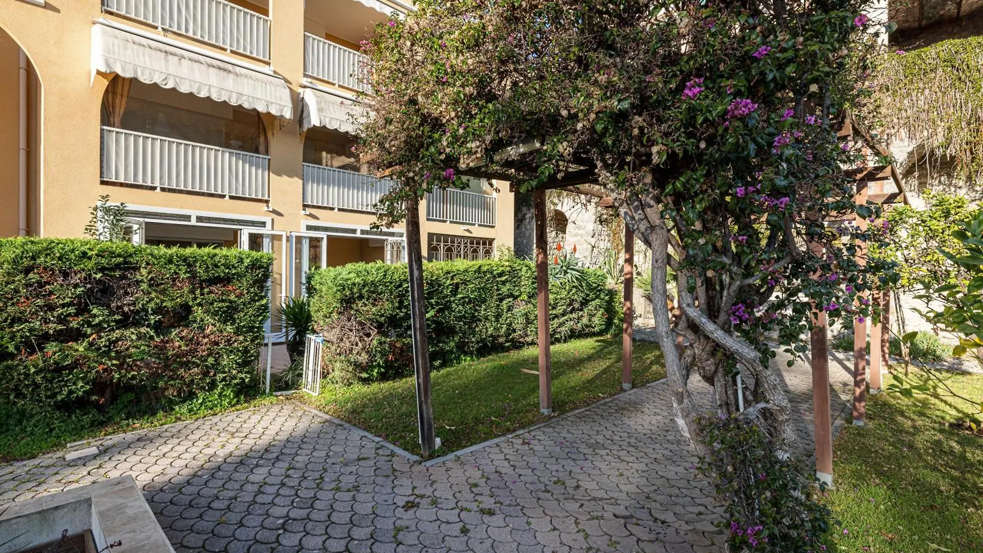 St Laurent - Appartement Au Calme Avec Terrasse & Parking Menton 0*,
