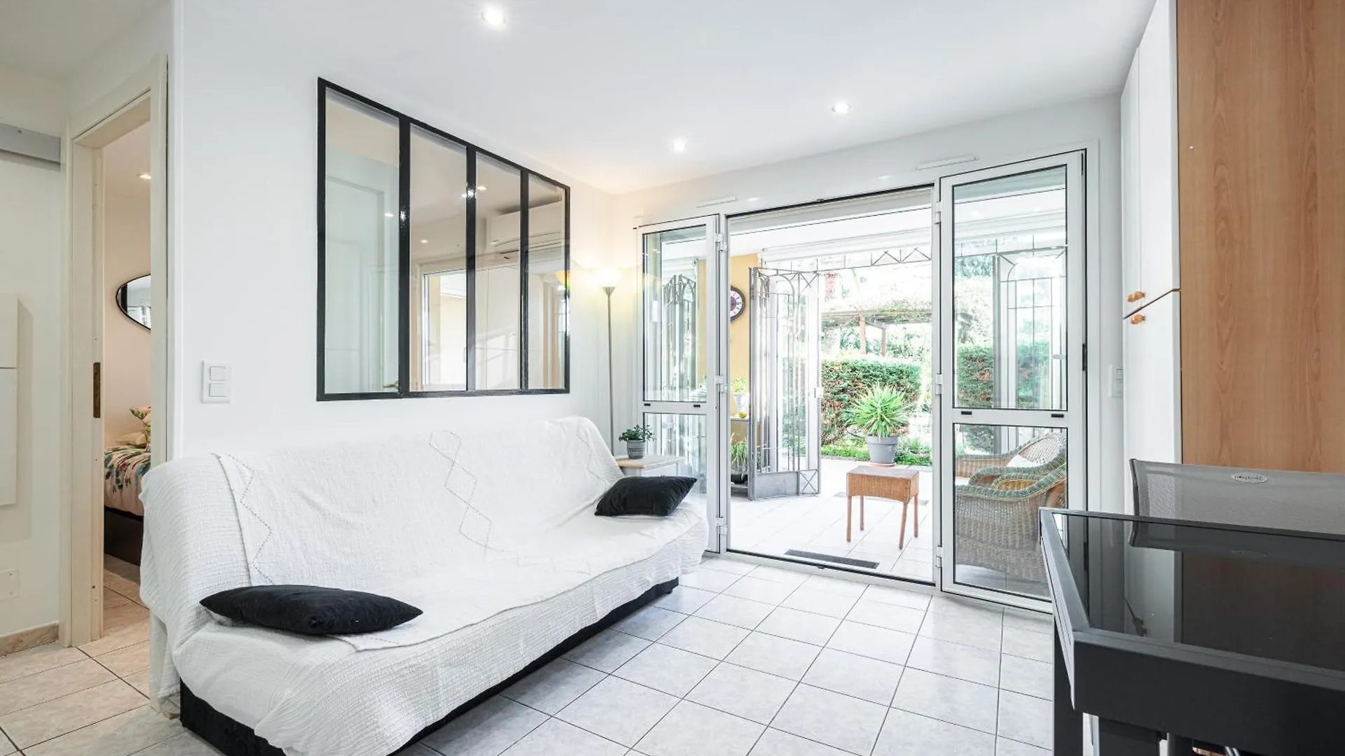St Laurent - Appartement Au Calme Avec Terrasse & Parking Menton Apartment