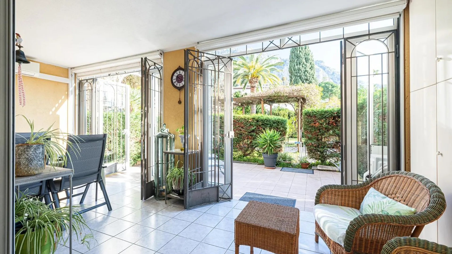 St Laurent - Appartement Au Calme Avec Terrasse & Parking Menton Apartment