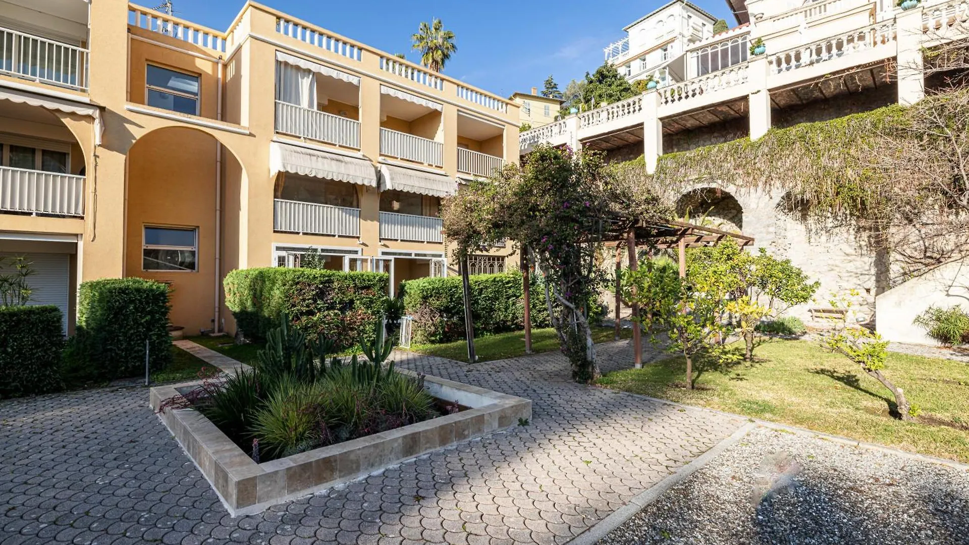 St Laurent - Appartement Au Calme Avec Terrasse & Parking Menton 0*,  France